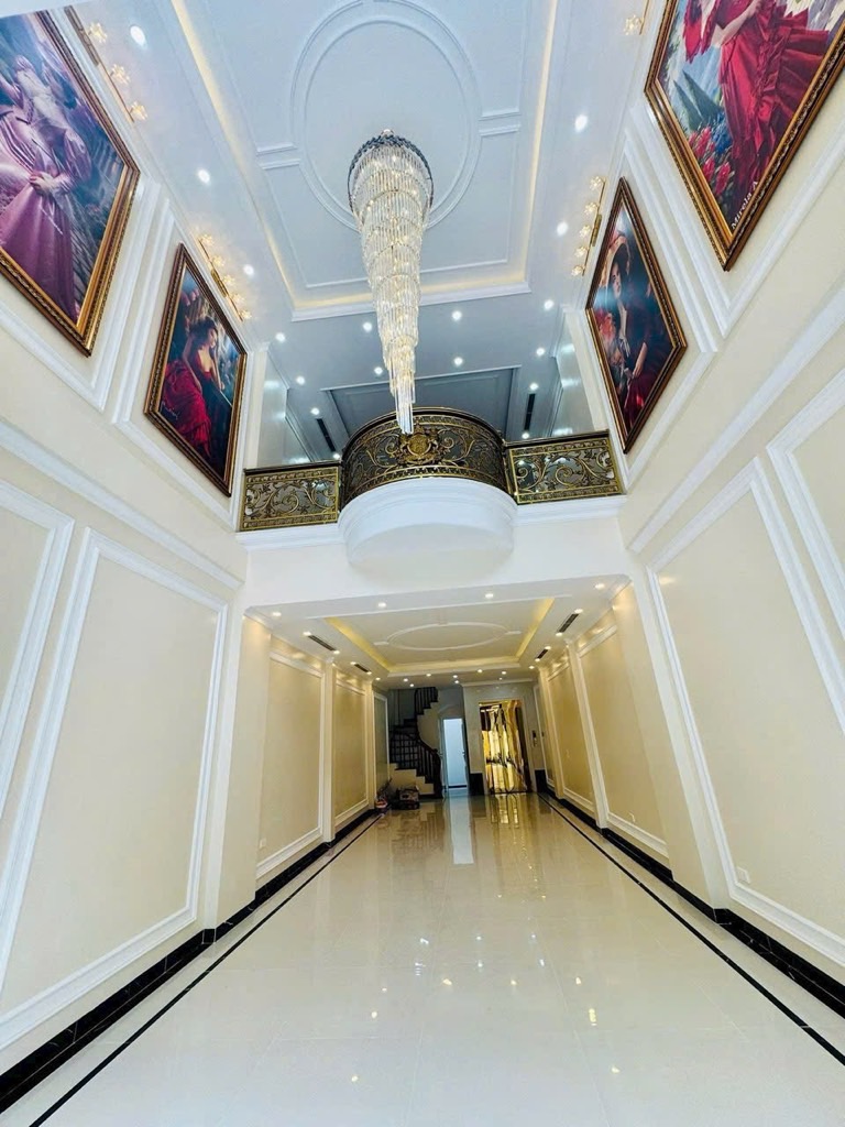 Hiếm- Bán nhà đẹp Nguyễn Văn Cừ- Sát phố - oto tránh- dân xây - thang máy -80m 7 tầng 24 tỷ(TL) 15992022