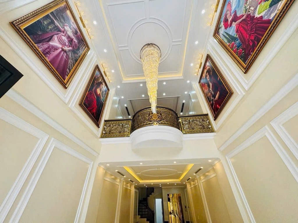 Hiếm- Bán nhà đẹp Nguyễn Văn Cừ- Sát phố - oto tránh- dân xây - thang máy -80m 7 tầng 24 tỷ(TL) 15992024