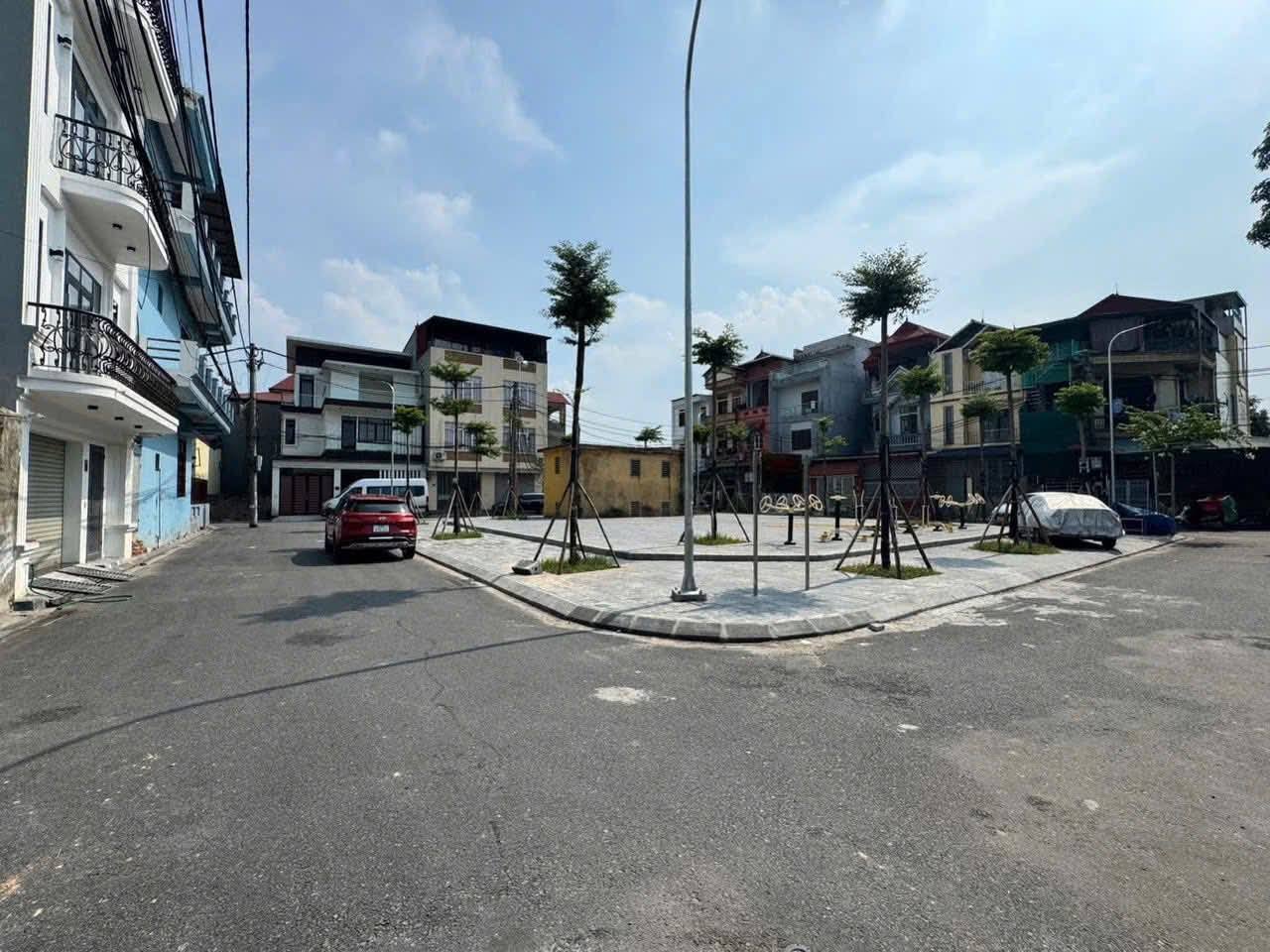 BÁN GẤP LÔ ĐẤT ĐẸP GẦN CẦU THĂNG LONG . Diện tích: 60,2m².MT: 4,1m vuông vắn 15992038