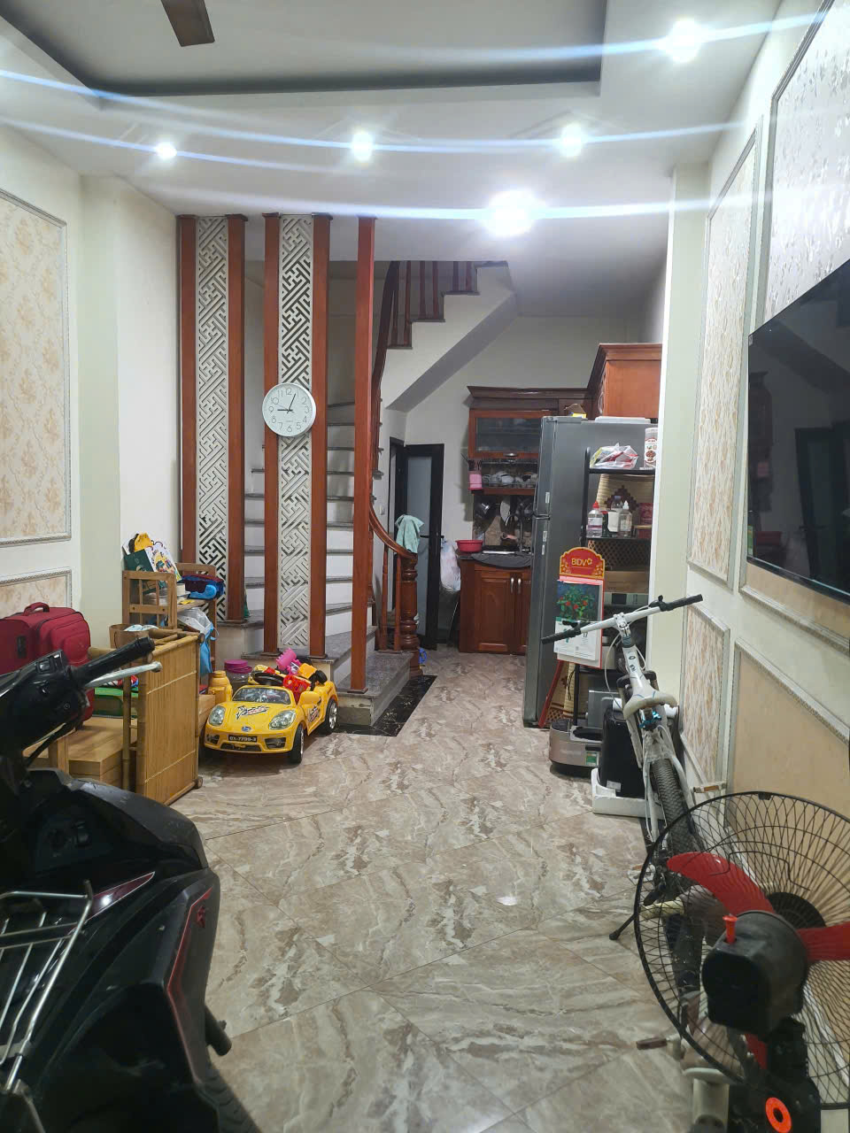 Cho thuê nhà nguyên căn ngõ 34 phố Đông Thiên, 30m2 x 4 tầng, 2 ngủ, 8 Triệu vào ngay 15992144