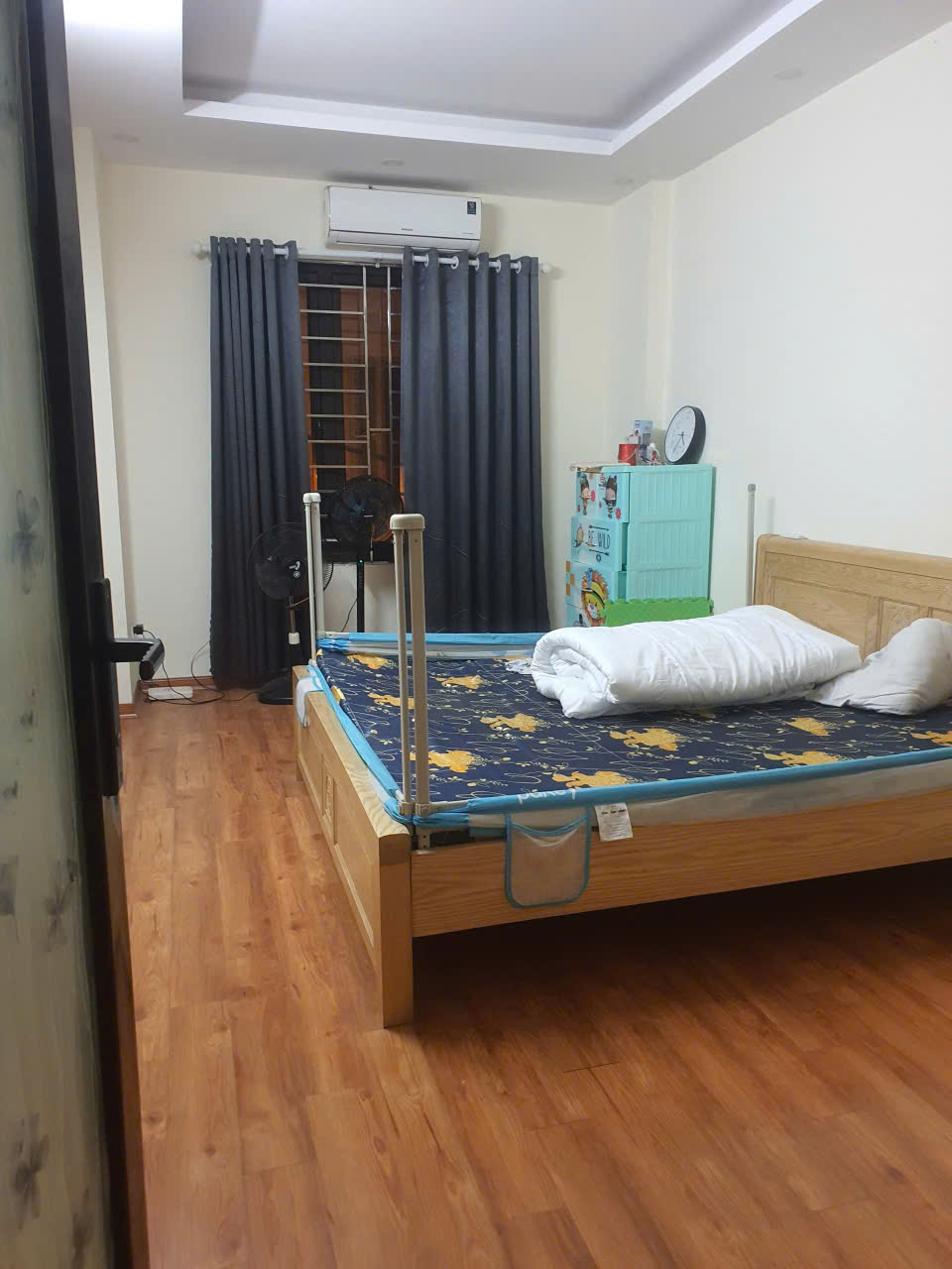 Cho thuê nhà nguyên căn ngõ 34 phố Đông Thiên, 30m2 x 4 tầng, 2 ngủ, 8 Triệu vào ngay 15992144