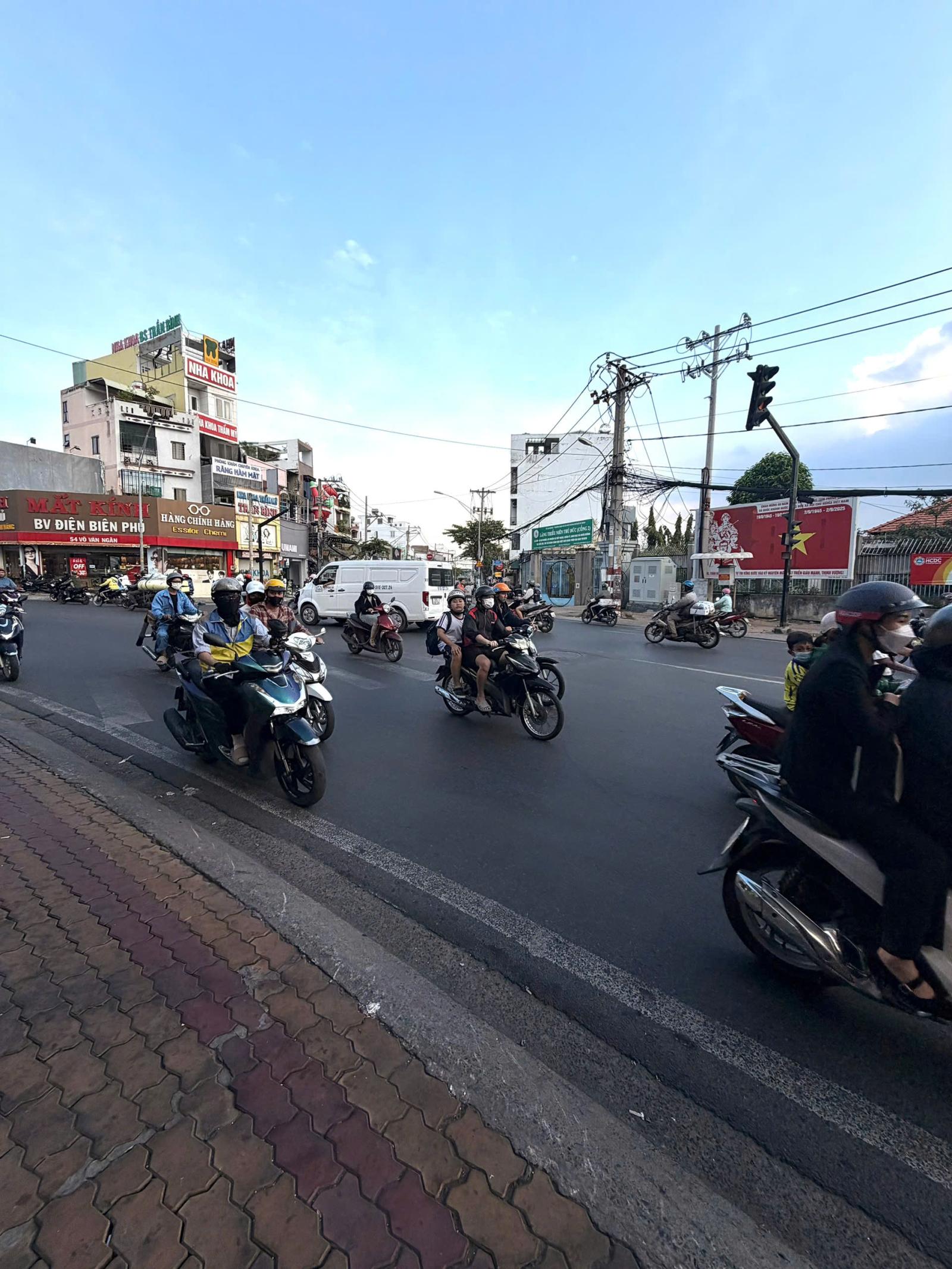 Cho thuê mặt bằng mặt tiền 73 Võ Văn Ngân Thủ Đức siêu đẹp 15992174