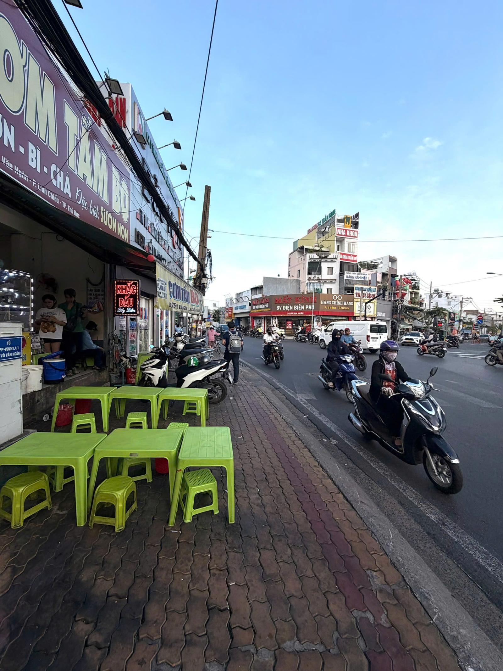 Cho thuê mặt bằng mặt tiền 73 Võ Văn Ngân Thủ Đức siêu đẹp 15992174