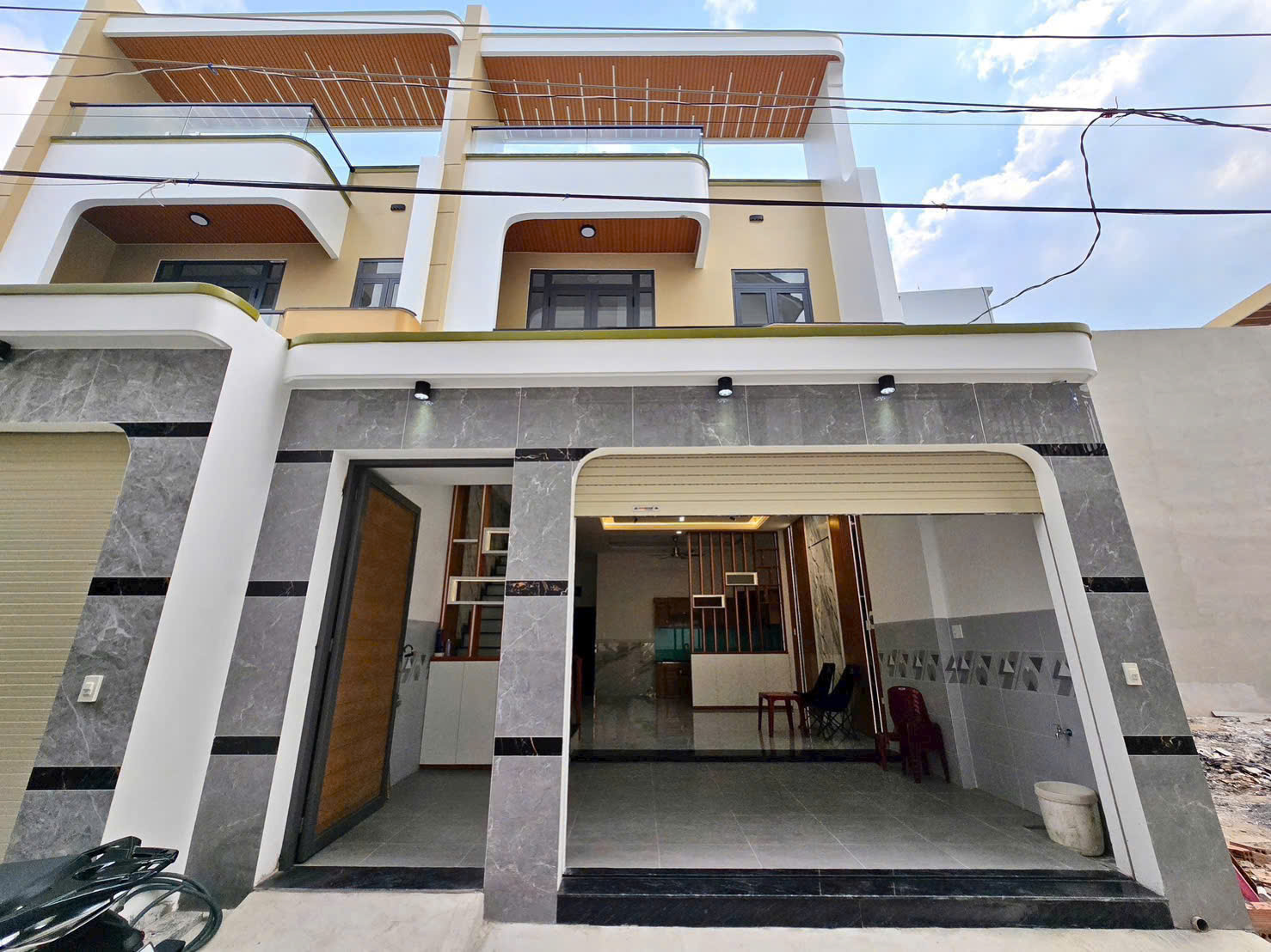 📣📣 Bán nhà 1 Trệt 1 lầu 80m2 SHR thổ cư đường ô tô (P. Bửu Hoà) chỉ 2,050 tỉ 15992177