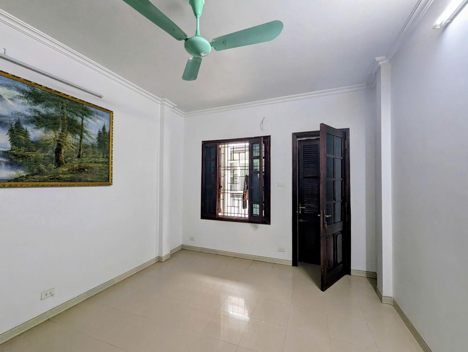 Cho thuê nhà nguyên căn tại ngõ 144 Vương Thừa Vũ, 70m², xây 4 tầng, 4 ngủ, 17 Triệu 15992170