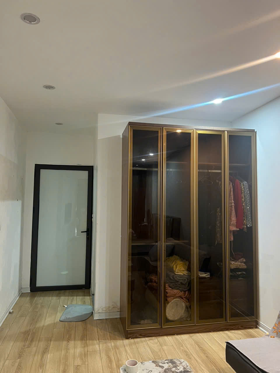 Cho thuê nhà ngõ phố Đào Tấn 38m2 - 6 tầng thang máy 30triệu. 15992233