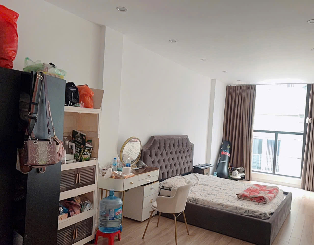 Cho thuê nhà ngõ phố Đào Tấn 38m2 - 6 tầng thang máy 30triệu. 15992233