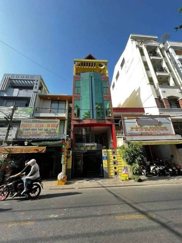 Bán nhà 4,5 tầng mặt tiền 57 Nguyễn Minh Hoàng,P12 cũ nay thuộc phường Bảy Hiền,TPHCM 15992296