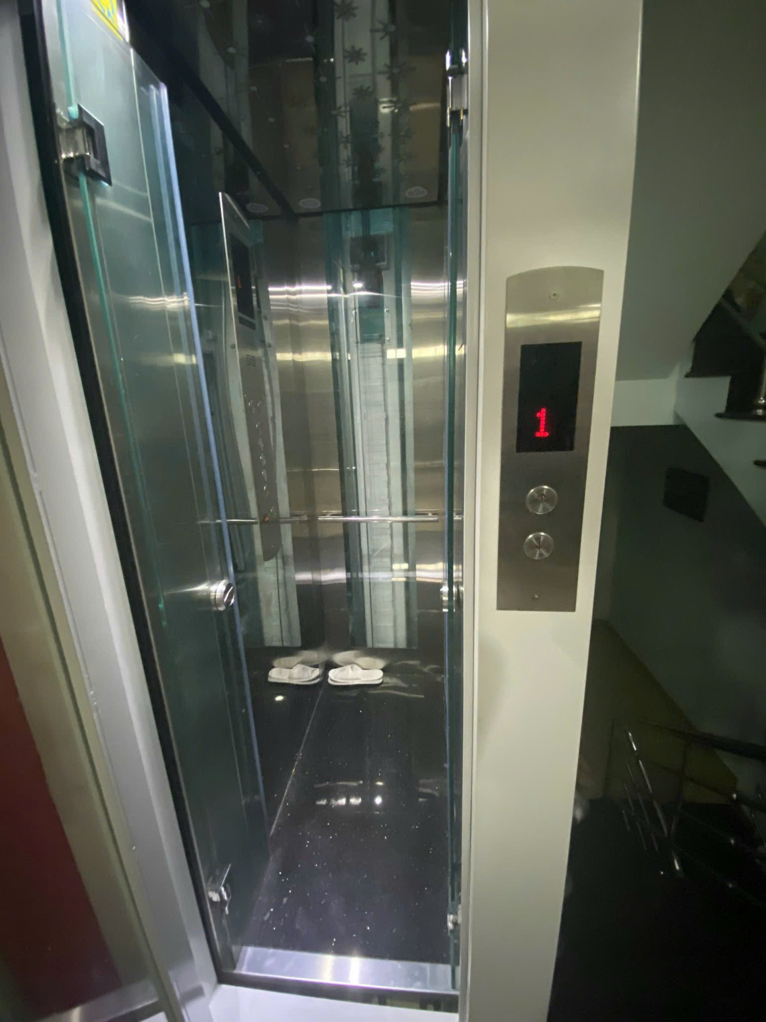 Bán nhà 4,5 tầng mặt tiền 57 Nguyễn Minh Hoàng,P12 cũ nay thuộc phường Bảy Hiền,TPHCM 15992296