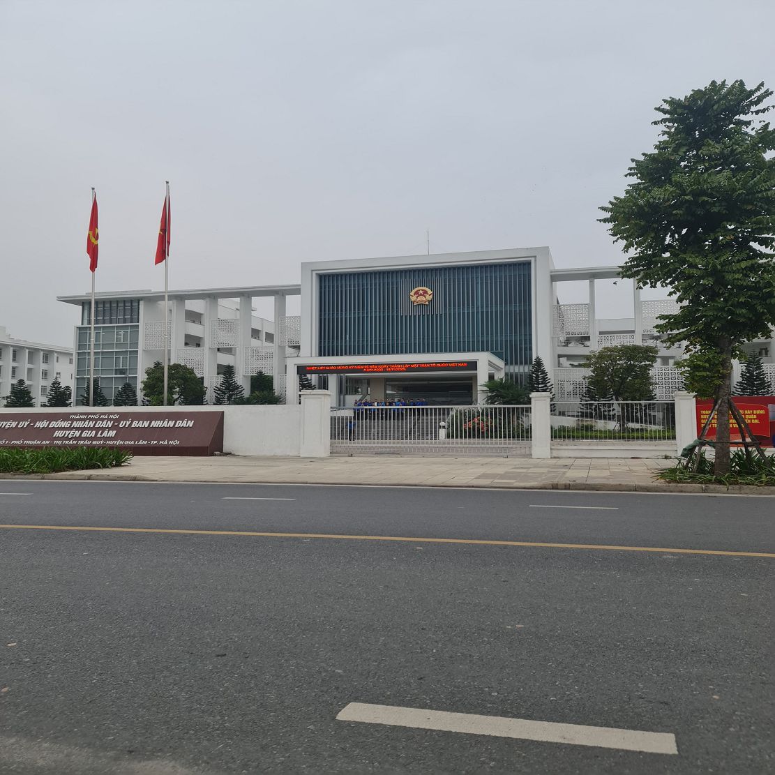 Bán Shophouse 78m2 5 tầng mặt đường 25m tại Trâu Quỳ giá 20 tỷ x Lh 0989894845 15992303