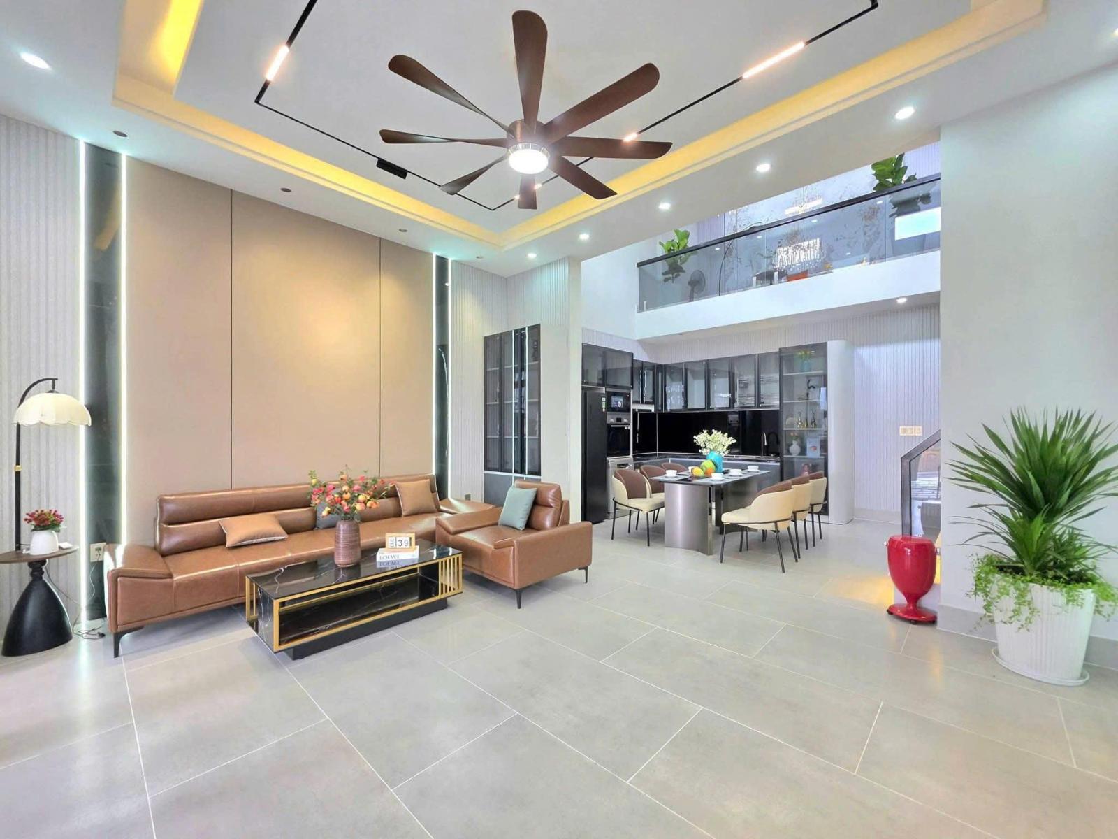 Nhà có sân vườn rộng, 143m2, cạnh Phú Mỹ Hưng, chỉ hơn 7 tỷ, đầy đủ nội thất 15992326