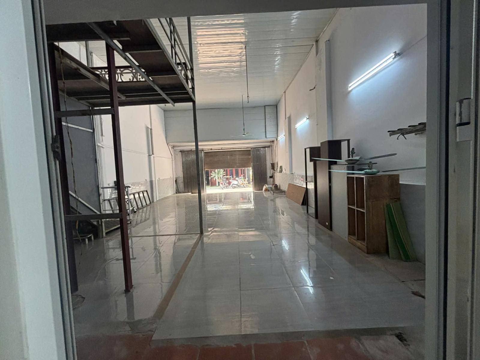 Cho thuê nhà nguyên căn, MBKD 2 mặt đường lớn 80m2 Trâu Quỳ,Gia Lâm kinh doanh tốt 15992352