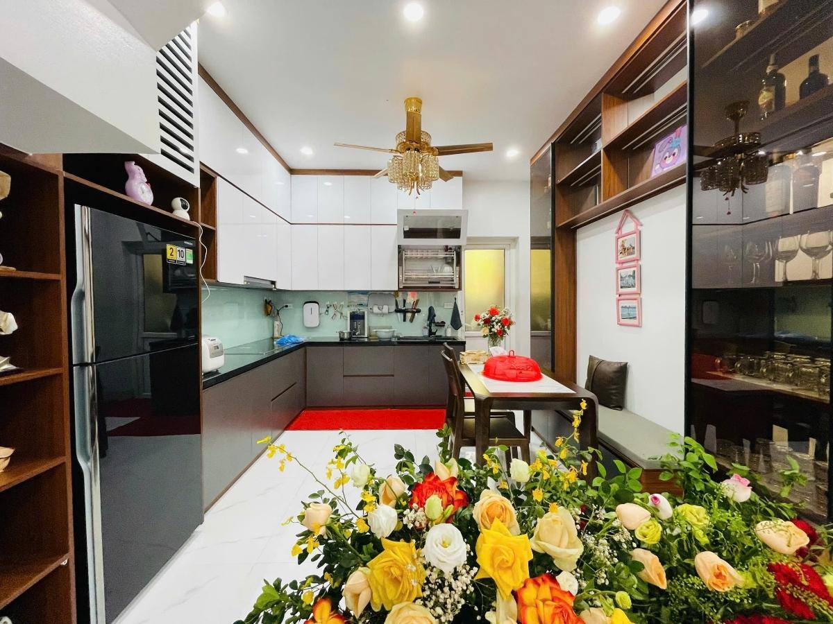 Giá cực tốt! Bán nhà mặt phố Phó Đức Chính 100m2, 4 tầng, mặt tiền 4.7m, 54.5 tỉ, vỉa hè rộng, kinh 15992448