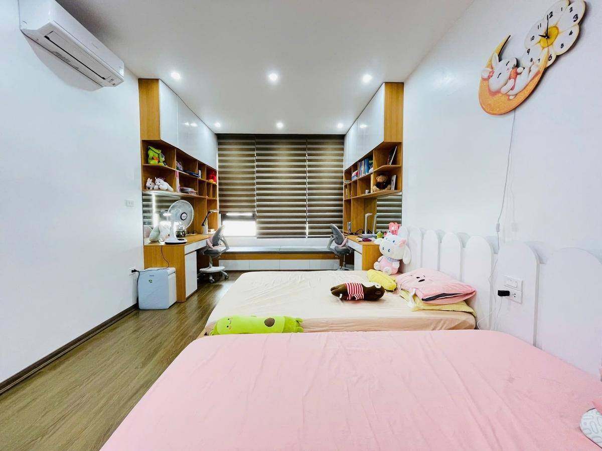 Giá cực tốt! Bán nhà mặt phố Phó Đức Chính 100m2, 4 tầng, mặt tiền 4.7m, 54.5 tỉ, vỉa hè rộng, kinh 15992448