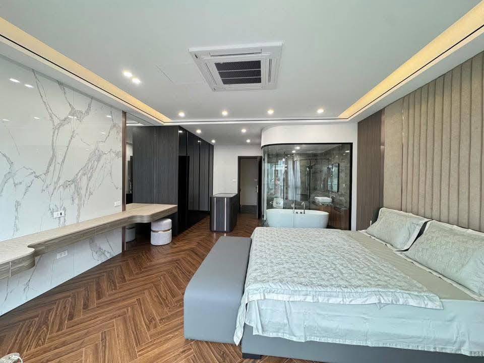 Bán nhà mặt phố Đào Tấn, 7 tầng thang máy, kinh doanh đỉnh, chỉ 33 tỷ 15992477