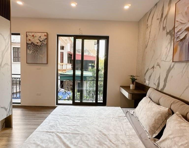 BÁN NHÀ CỔ LINH LONG BIÊN - Ô TÔ ĐỖ CỬA NGÕ THÔNG  - CẠNH TRƯỜNG CẤP 2  - XE ĐỖ NGÀY ĐÊM - 8 TỶ 15992555