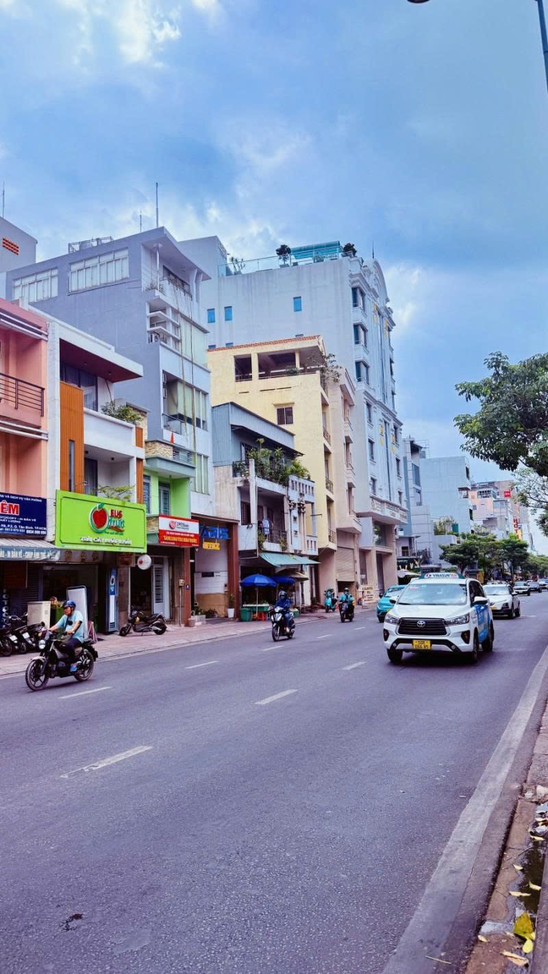 Bán nhà Mặt tiền Hồng Hà - ngay Sân Bay Tân Sơn Nhất, 5,3x21m, 3 Tầng,  còn 26,2 Tỷ  TL 15992559