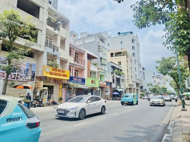 Bán nhà Mặt tiền Hồng Hà - ngay Sân Bay Tân Sơn Nhất, 5,3x21m, 3 Tầng,  còn 26,2 Tỷ  TL 15992559