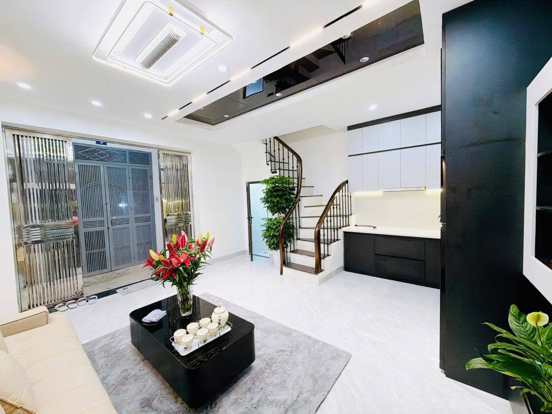 Bán nhà phân khúc hiếm phố Minh Khai, 31m2, 5 tầng , 3 phòng ngủ, giá hơn 7 tỉ 15992563