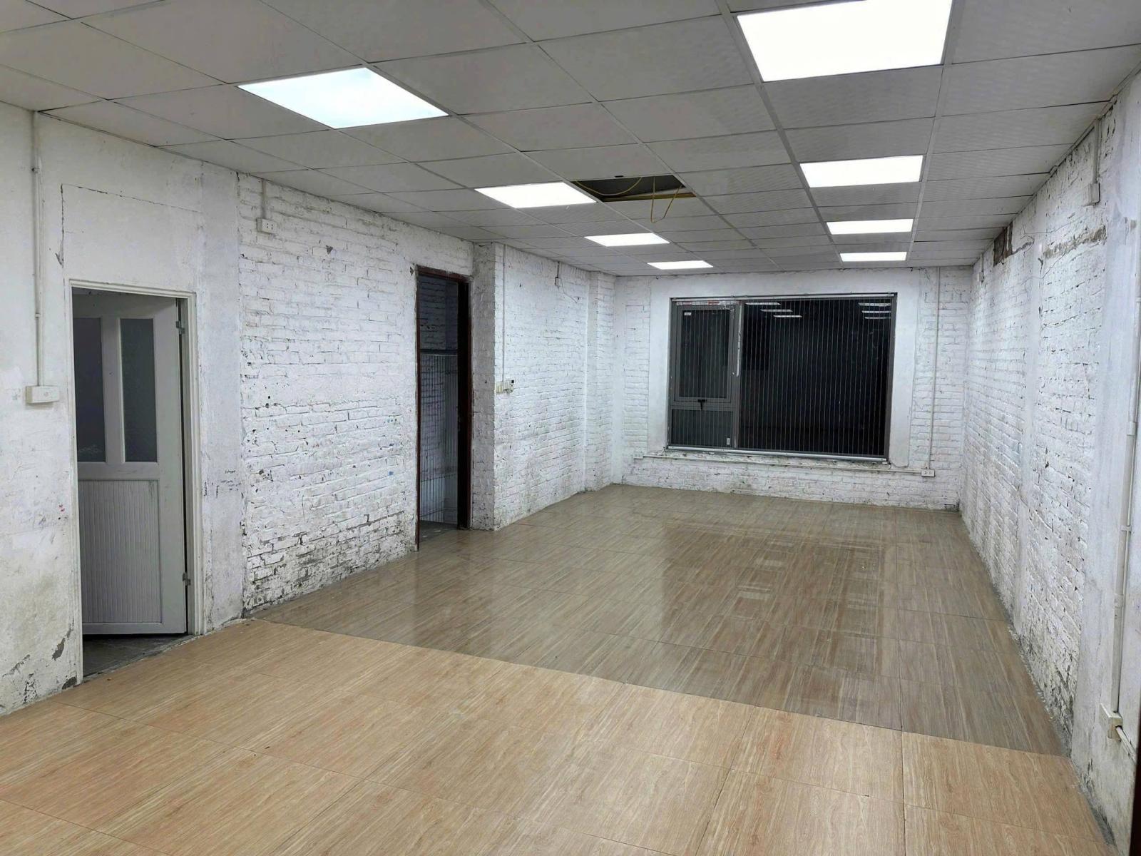 Cho thuê nhà Liền kề KĐT Nguyễn Tuân 91m x tầng 5 - Giá 42 triệu 15992592