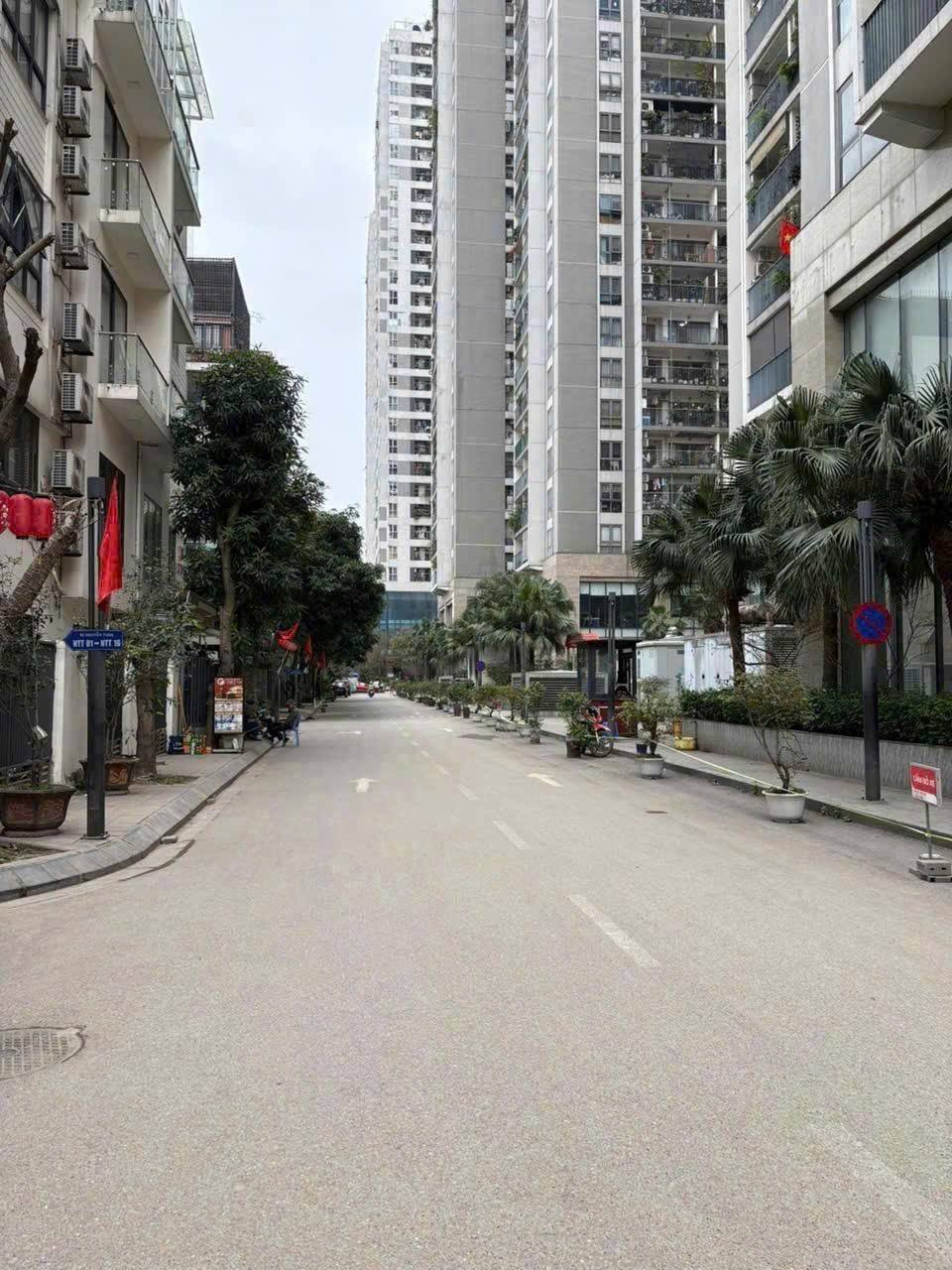 Cho thuê nhà Liền kề KĐT Nguyễn Tuân 91m x tầng 5 - Giá 42 triệu 15992592