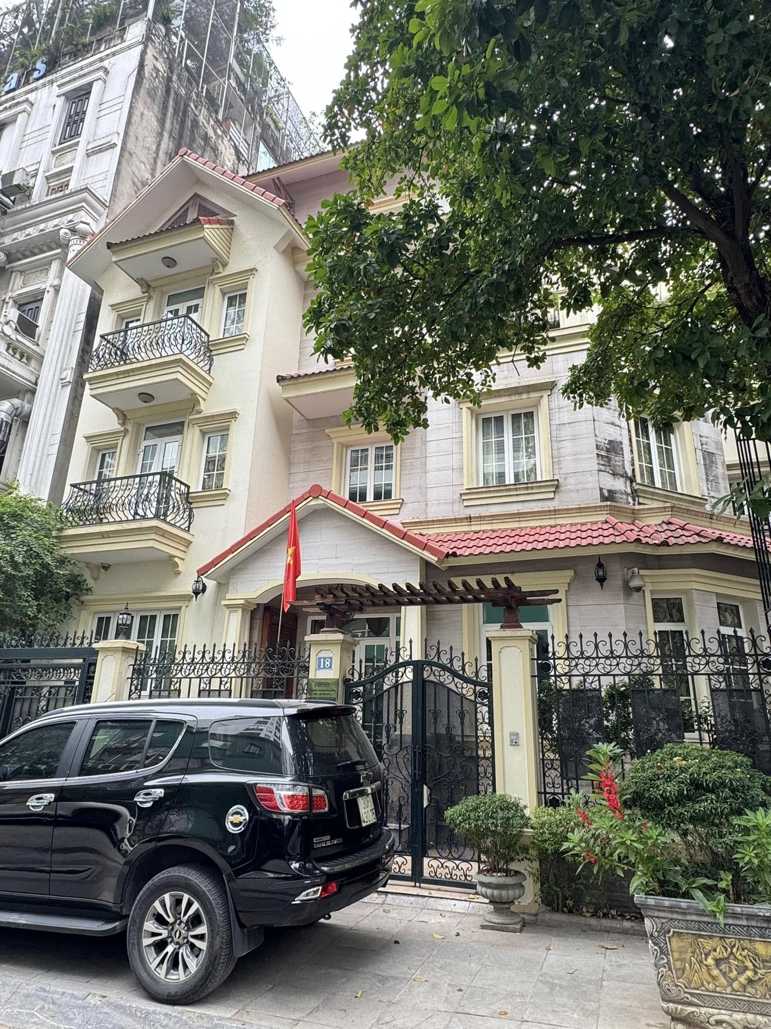 🔅 BIỆT THỰ KĐT MỚI CẦU GIẤY, DỊCH VỌNG HẬU 236M2 4T MT 13M, CHỈ 127 TỶ 🔅 15992644