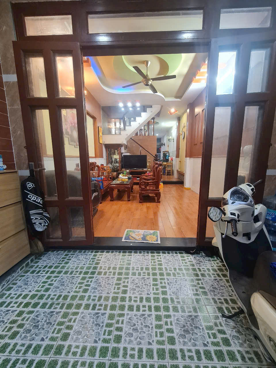 Bán nhà 2 tầng, 62m2, hẻm xe hơi Sô 4, Bình Hưng Hòa B, Bình Tân: Giá 5 tỷ, sổ hồng, 2PN, 2WC. Gọi 15992657