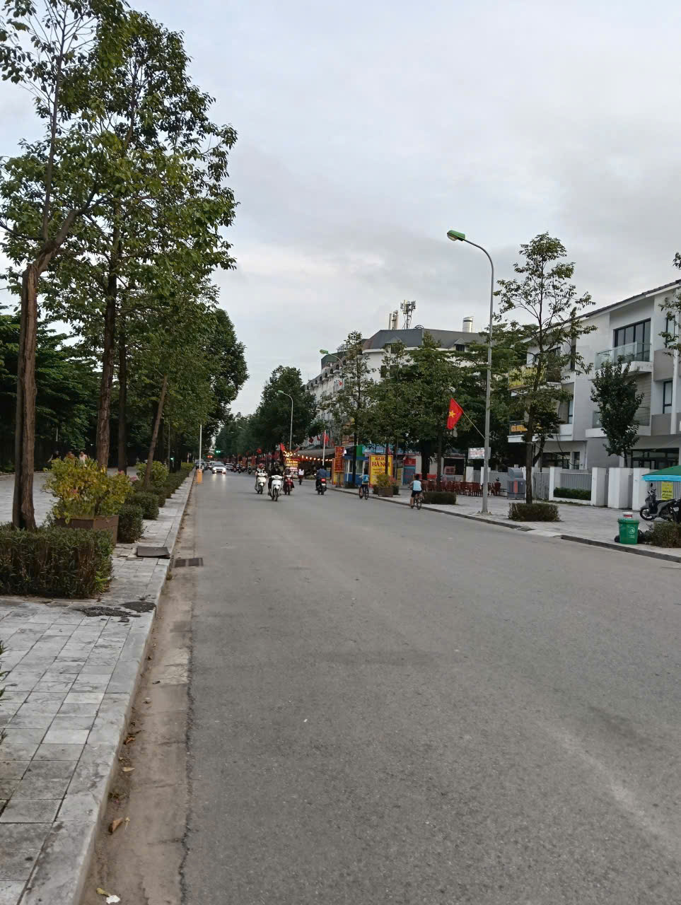 Biệt thự Khu Đô thị Văn Phú 190 m 4 tầng hoàn thiện thang máy mt 10 vỉa hè ô tô tránh 15992683