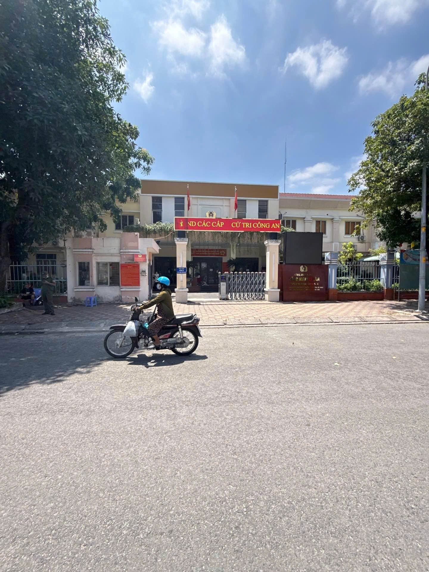 NHÀ GẦN CHỢ CÂY SỘP Q12 - NGANG 4.5M CỰC HIẾM - 4 PHÒNG NGỦ - SỔ HỒNG RIÊNG, 4,65 tỷ TL 15992794