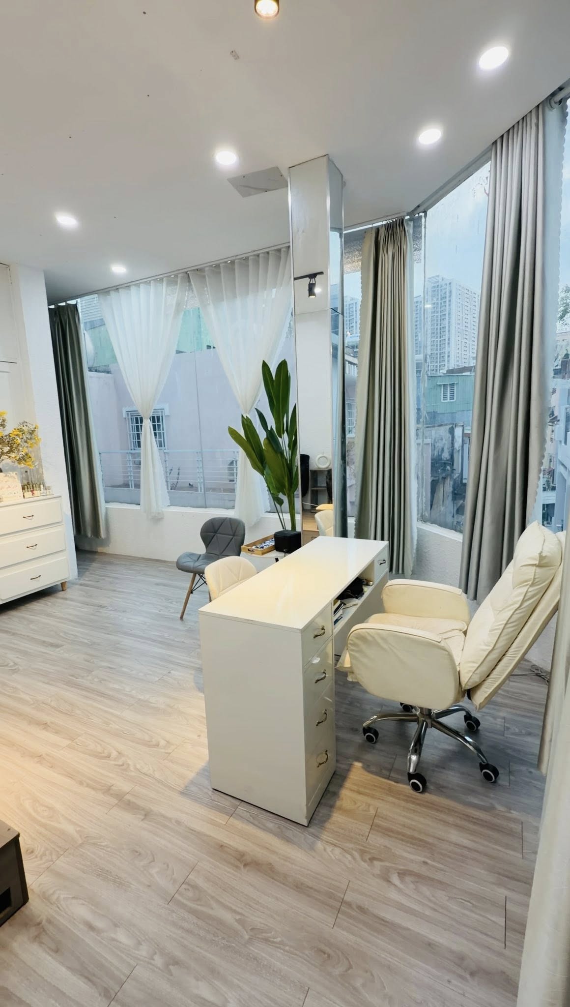 HỒ CHÍ MINH QUẬN 1 SANG NHƯỢNG NAILS ROOM  GIÁ TỐT CHO NGƯỜI THIỆN CHÍ 15992827