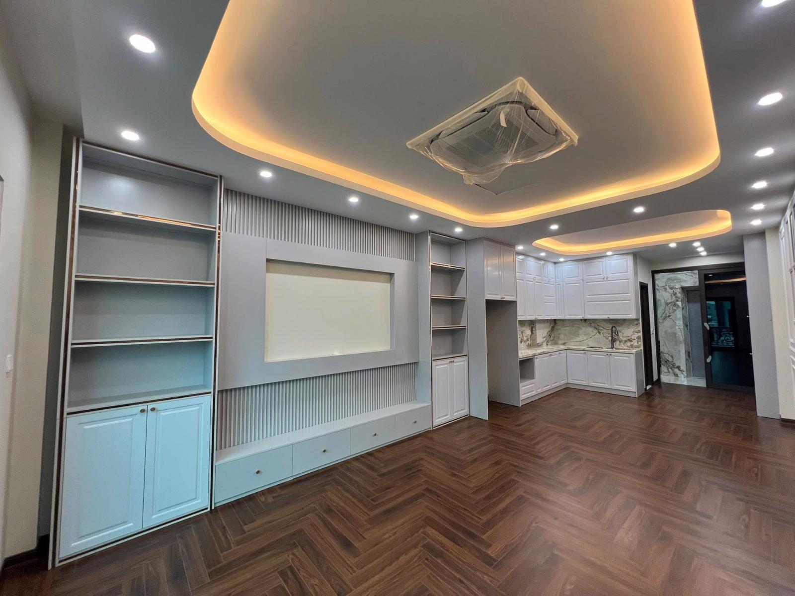 NHÀ XÂY MỚI PHỐ ĐÀM QUANG TRUNG, LONG BIÊN - CHỈ 1X TỶ - 61M2, 8T, GARA 2 Ô TÔ 15992837