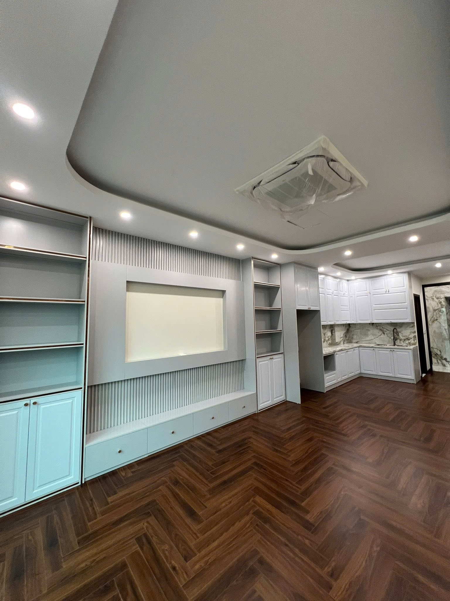 NHÀ XÂY MỚI PHỐ ĐÀM QUANG TRUNG, LONG BIÊN - CHỈ 1X TỶ - 61M2, 8T, GARA 2 Ô TÔ 15992837