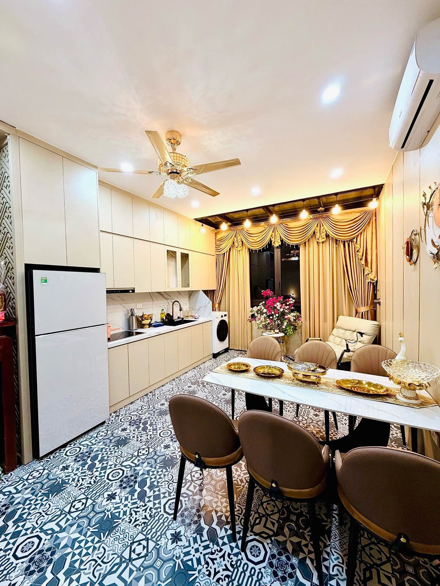 Bán nhà Hoàng Mai 35m2 sẵn nhà 5 tầng full nội thất về ở ngay giá  9.75tỷ 15992969