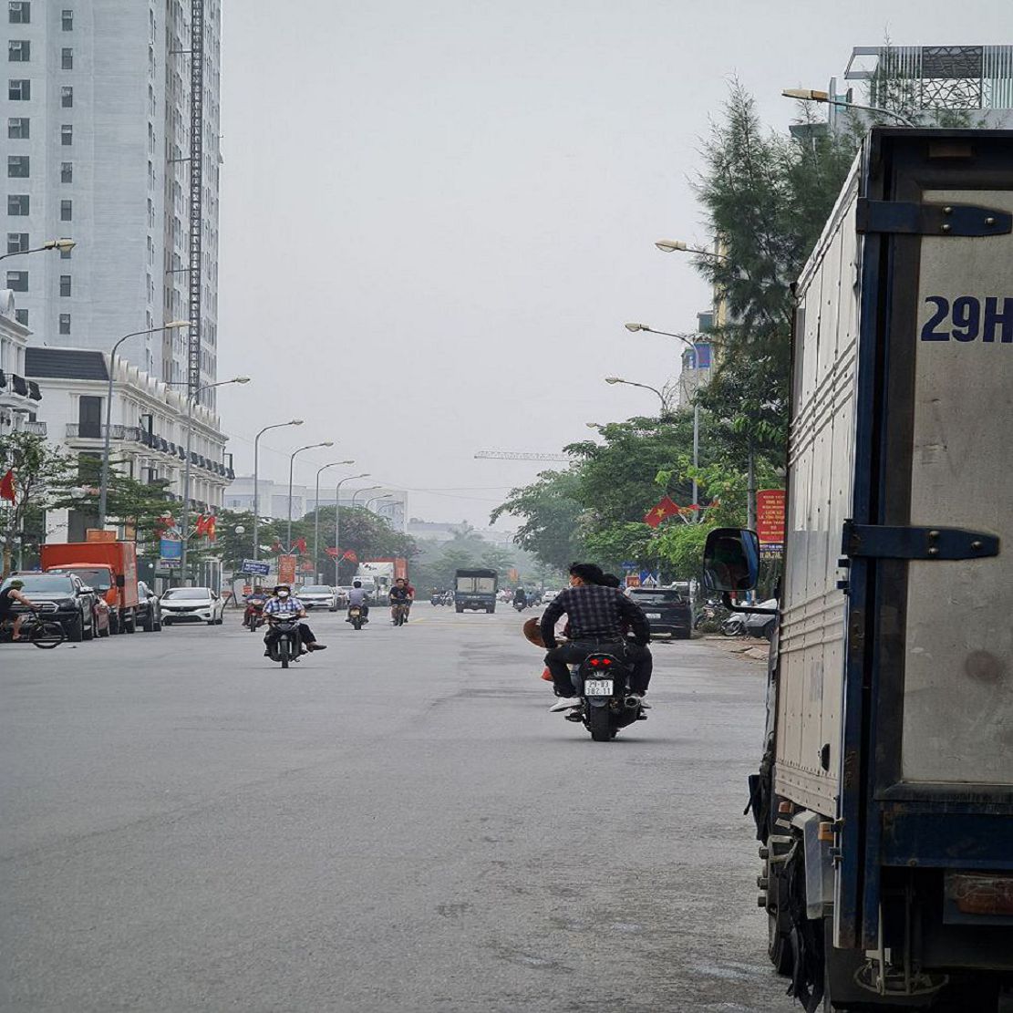 Bán đất mặt phố kinh doanh Trâu Quỳ, Gia Lâm. 71m2, đường 12m vỉa hè. Lh 0989894845 15993118