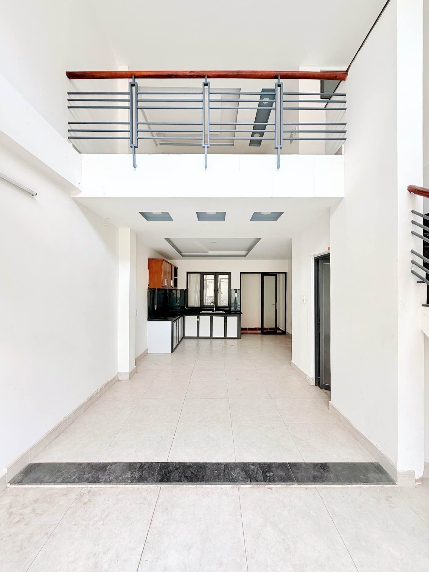 SÁT MẶT TIỀN PHẠM VĂN ĐỒNG - BÌNH THẠNH - 5 TẦNG BTCT - 45m2 - SỔ A4 HOÀN CÔNG ĐỦ - CHỈ 7.x TỶ còn 15993172