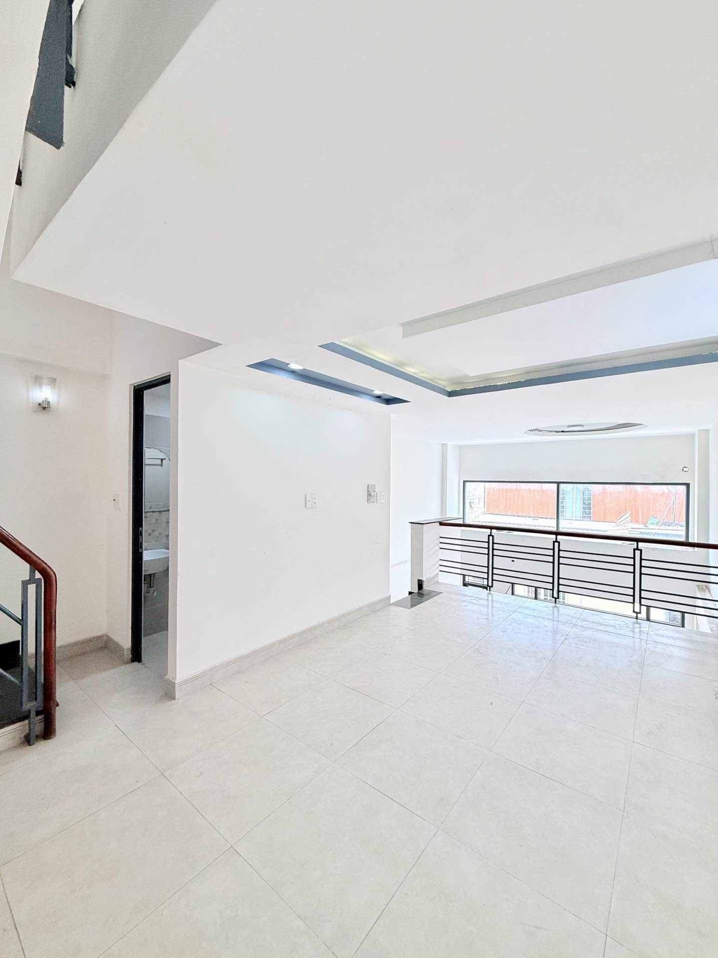 SÁT MẶT TIỀN PHẠM VĂN ĐỒNG - BÌNH THẠNH - 5 TẦNG BTCT - 45m2 - SỔ A4 HOÀN CÔNG ĐỦ - CHỈ 7.x TỶ còn 15993172