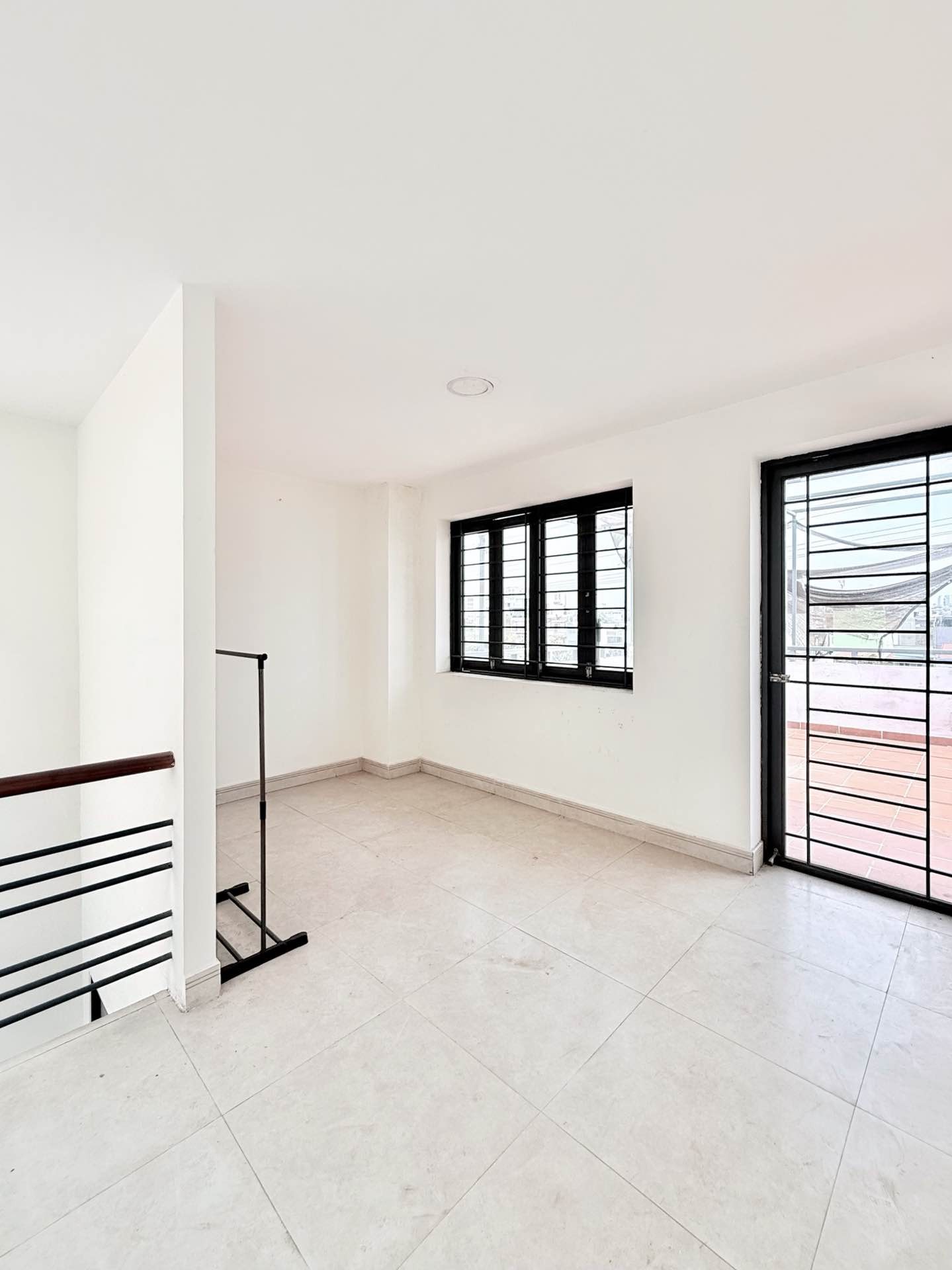 SÁT MẶT TIỀN PHẠM VĂN ĐỒNG - BÌNH THẠNH - 5 TẦNG BTCT - 45m2 - SỔ A4 HOÀN CÔNG ĐỦ - CHỈ 7.x TỶ còn 15993172