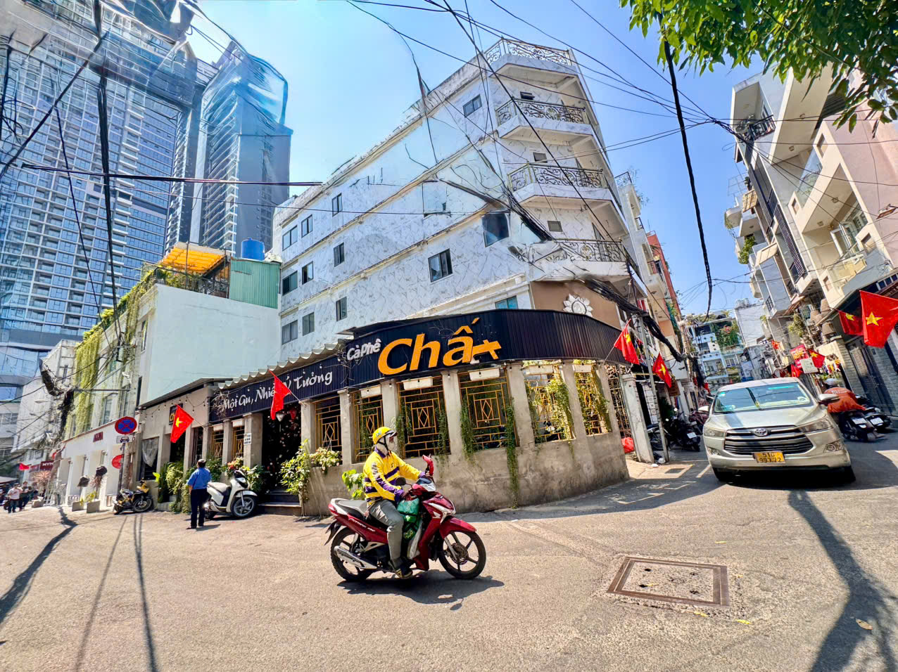 BÁN SIÊU PHẨM LÔ GÓC 2 MẶT TIỀN HXH Đ.NGUYỄN TRÃI, QUẬN 1- DT 225M2 NGANG LỚN 12M*19M- DÒNG TIỀN 15993178