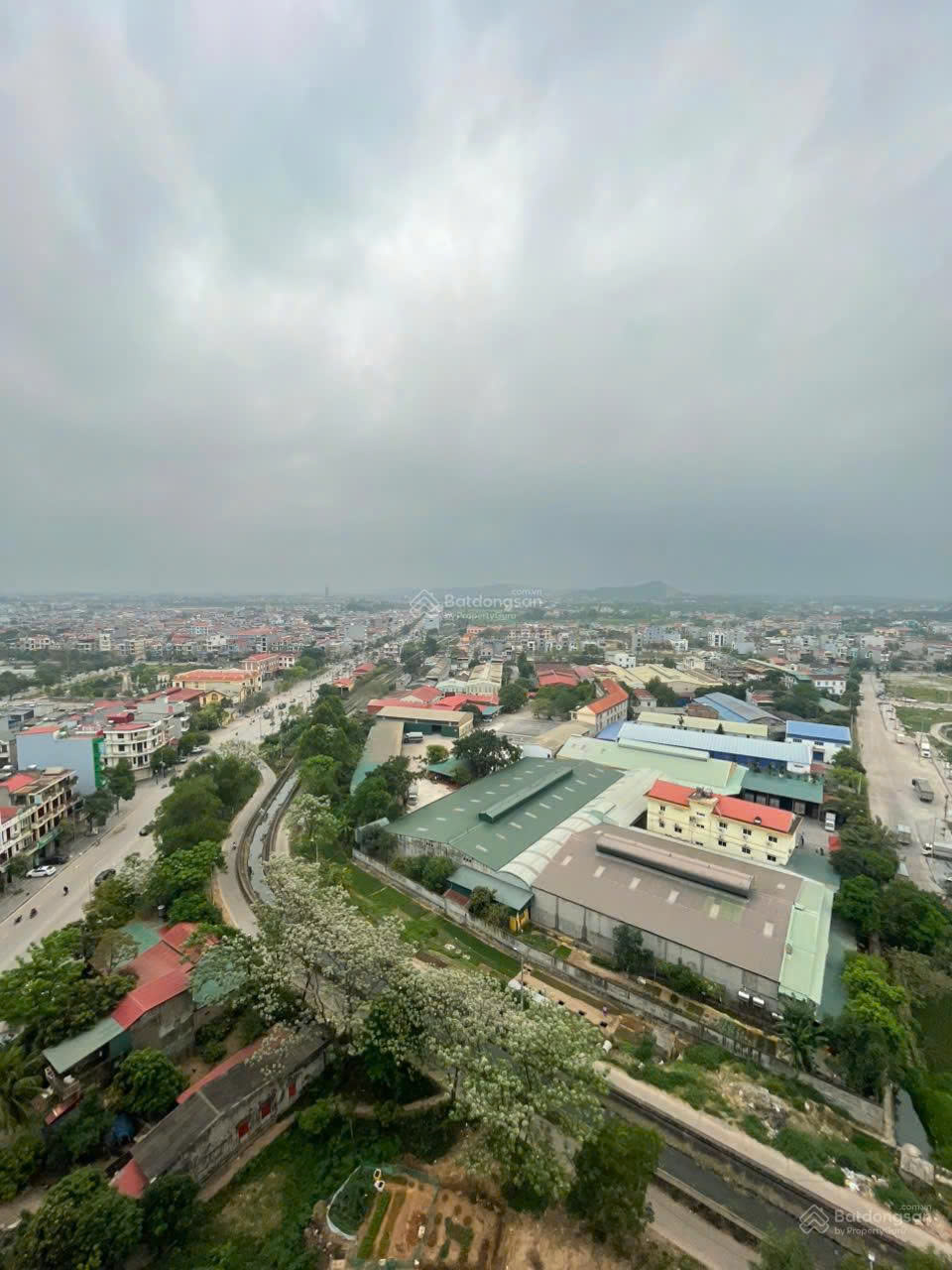 Bán căn hộ chung cư tầng cao, view đẹp, full đồ 15993180