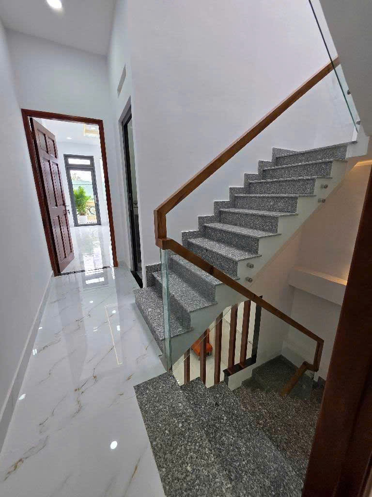 Bán nhà Hương Lộ 2 - đường nhựa 6m - nhà mới tinh - ngang 8m - nhỉnh 8 tỷ 15993212