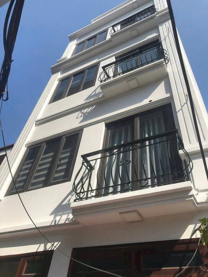 Bán nhà Nguyễn Văn Cừ - Nguyễn Sơn 5 tầng mới kong 4,5 tỷ ô tô vào nhà 15993267
