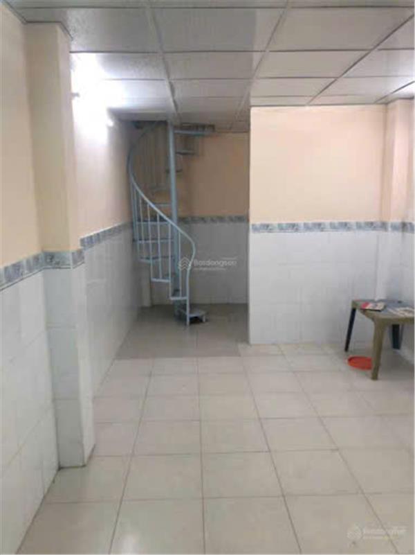 cho thuê nhà số 414/28 CMT8, P11, Q3 (hẻm thông 3m đối diện chợ Hòa Hưng cách 40m). 15993375