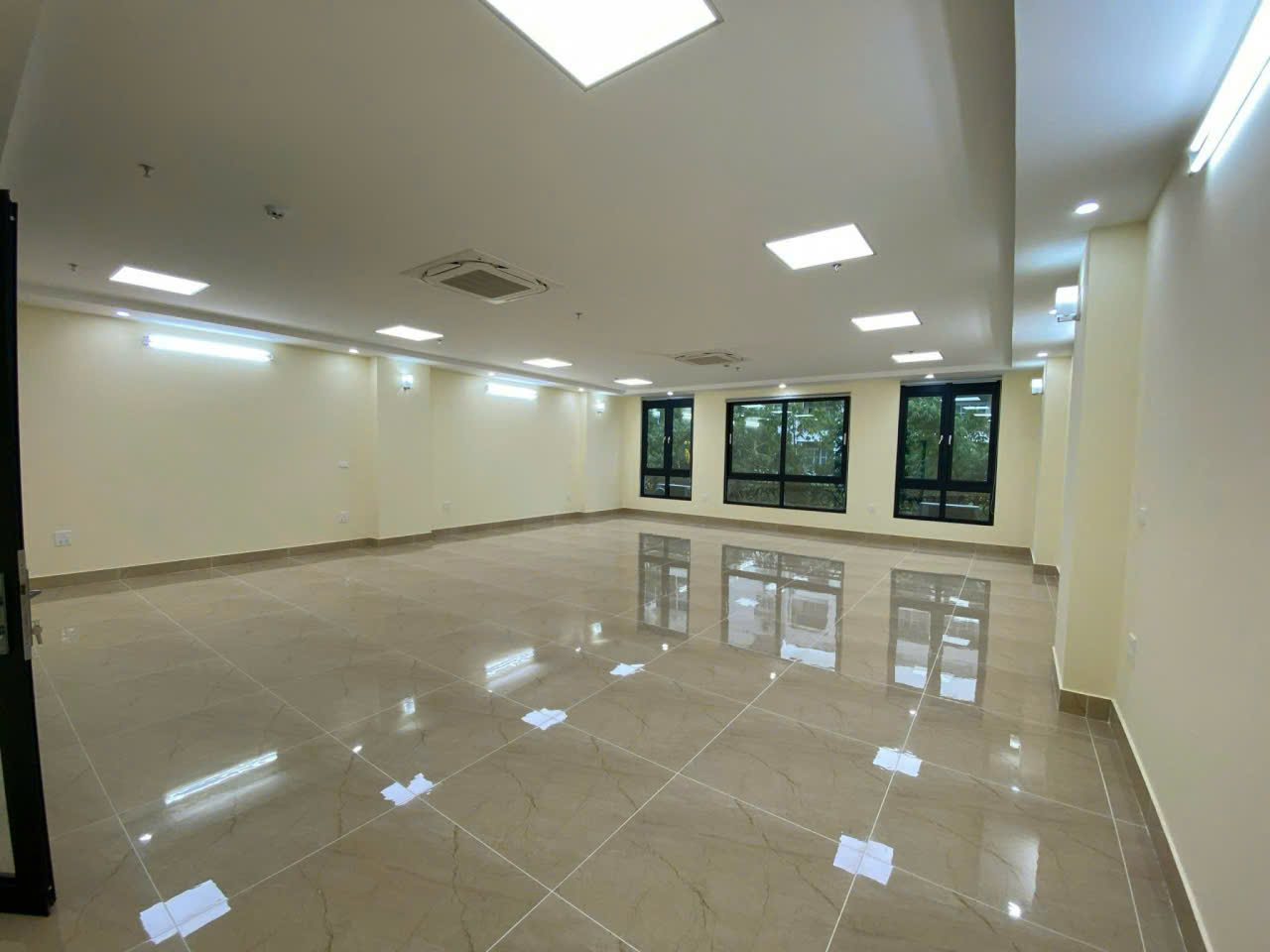 BÁN NHÀ MẶT PHỐ KHU TRUNG HÒA, GIÁ CỰC TỐT , DIỆN TÍCH 100M, CHỈ NGOÀI 40 TỶ 15993400