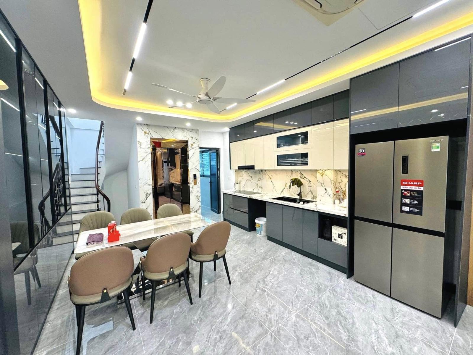 Bán nhà 6 tầng thang máy Hoàng Hoa Thám, Ba Đình, nhà xây mới, sẵn nội thất, 38m, 11.3 tỷ 15993432