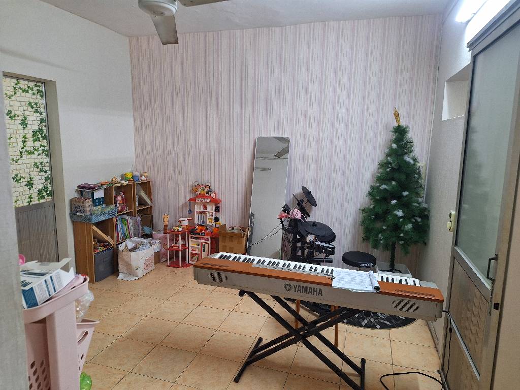 B.án nhà Tập thể Quỳnh Mai 70m 2 ngủ về ở ngay nhà dân. 15993433