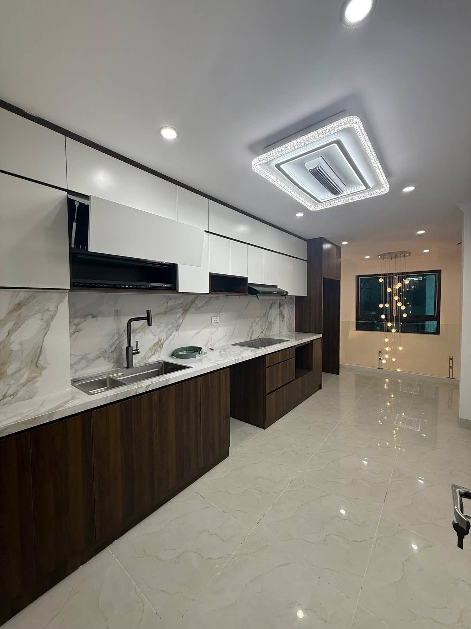 TRUNG TÂM BA ĐÌNH PHỐ KIM MÃ 33M 6T THANG MÁY NHỈNH 10 TỶ NGÕ THÔNG CÁC NGÃ 15993514