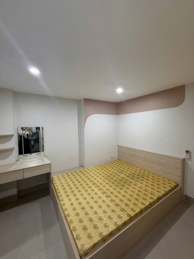 Cần Bán Tòa Nhà 8 Tầng Thang Máy Phố Trung Liệt Đống Đa 45m2  8 Tầng MT 5m Giá Hạ Chào 367 triệu m2 15993542