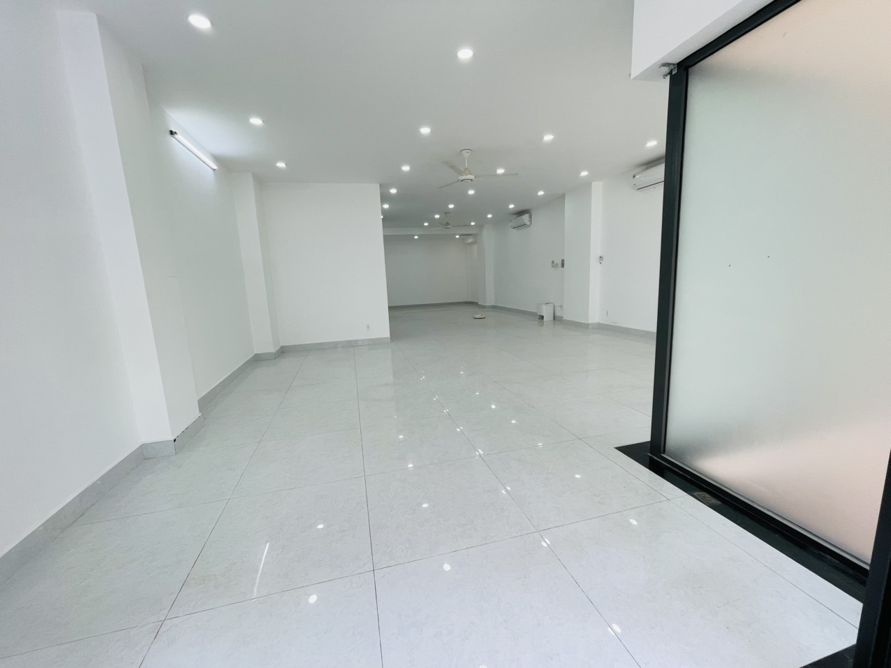 CHO THUÊ MẶT BẰNG TẦNG TRỆT – KĐT VẠN PHÚC, THỦ ĐỨC 15993546