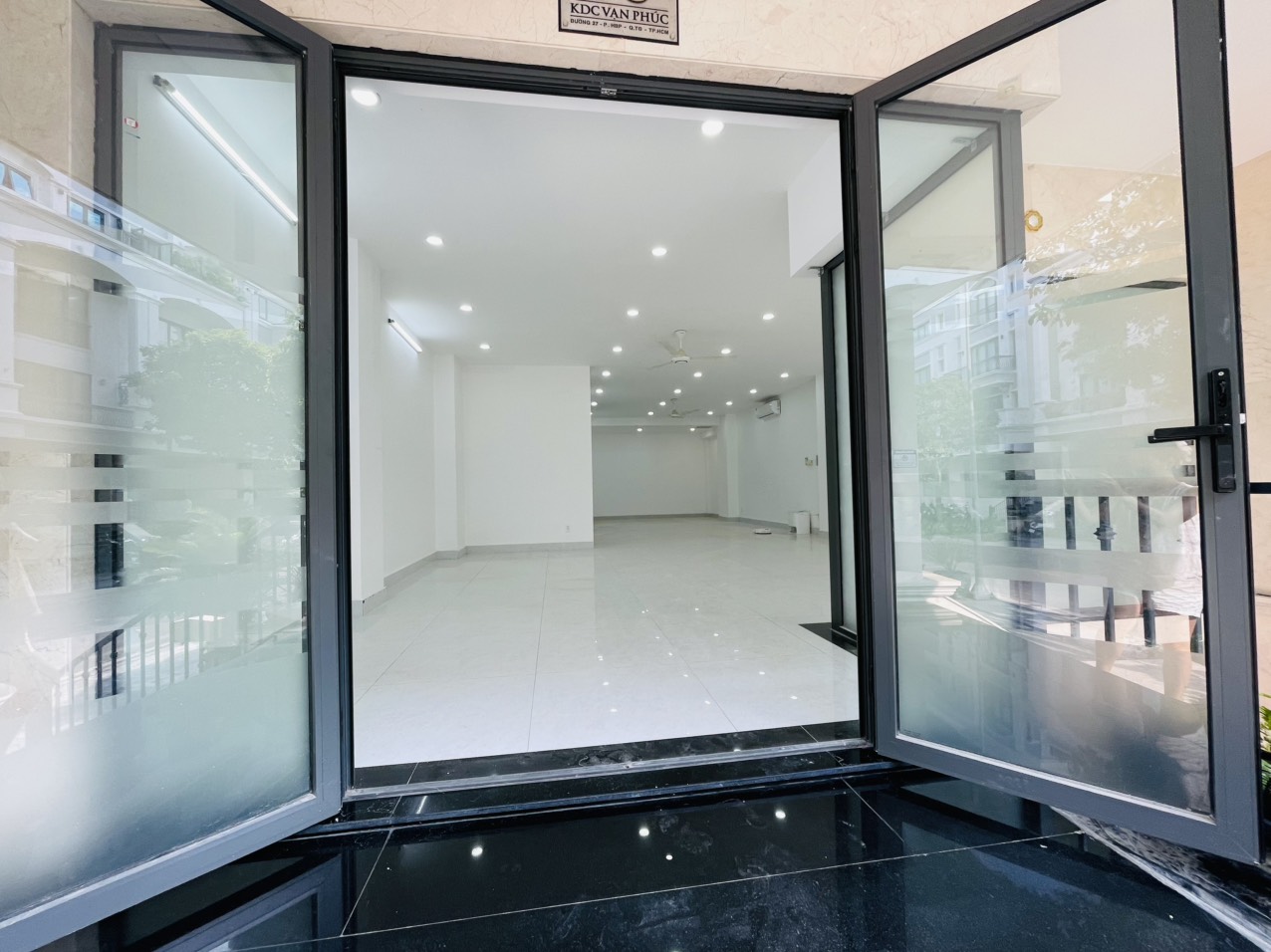 CHO THUÊ MẶT BẰNG TẦNG TRỆT – KĐT VẠN PHÚC, THỦ ĐỨC 15993546