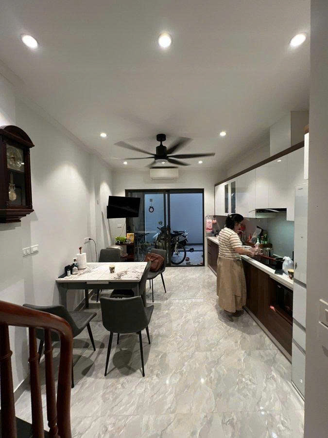 Nhà Dân Xây 2022 Ngõ 173  Hoàng Hoa Thám 34m2 xây  5 Tầng  Giá  8 Tỷ  giá có thương lượng 15993585